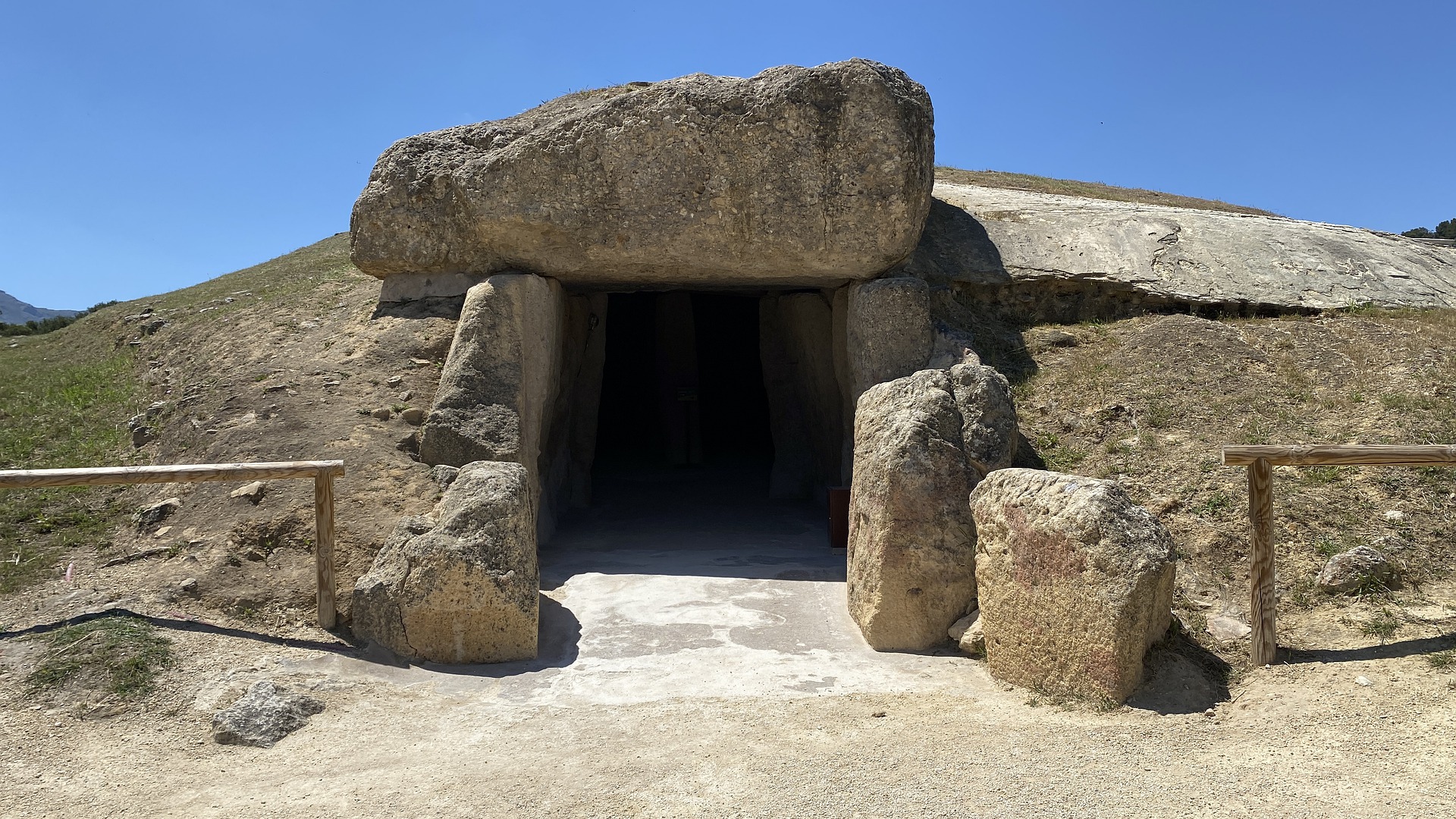 Antequera con Dólmenes