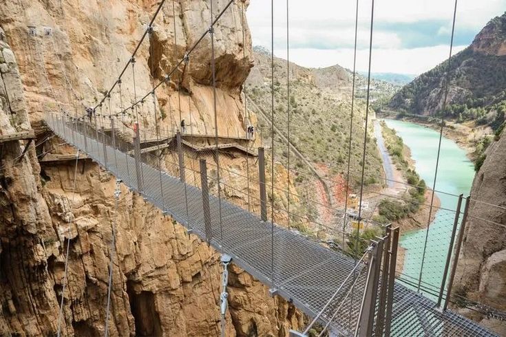 Caminito del Rey (Inglés/Español)